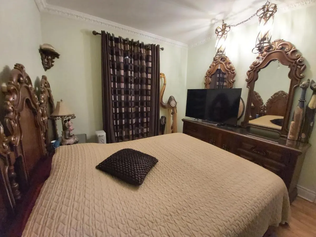 Lovely Classic Room Montreal Canada
